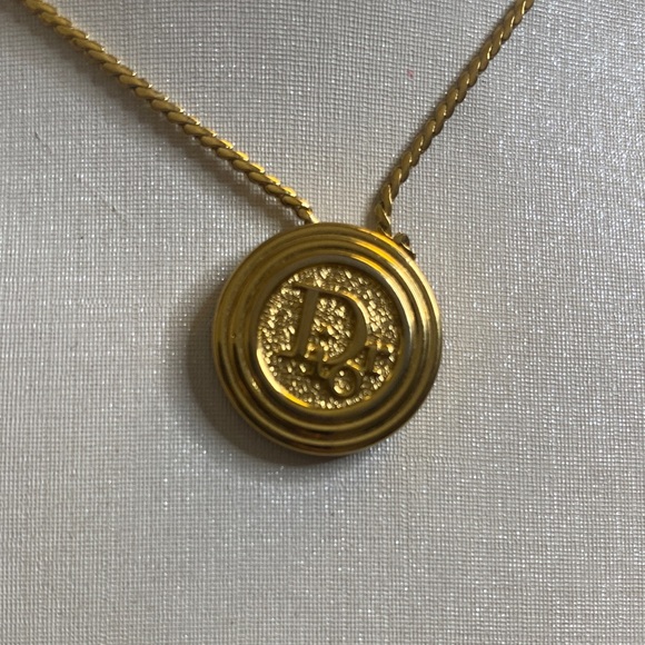 34 C - Dior Medallion Necklace - Picture 1 of 3